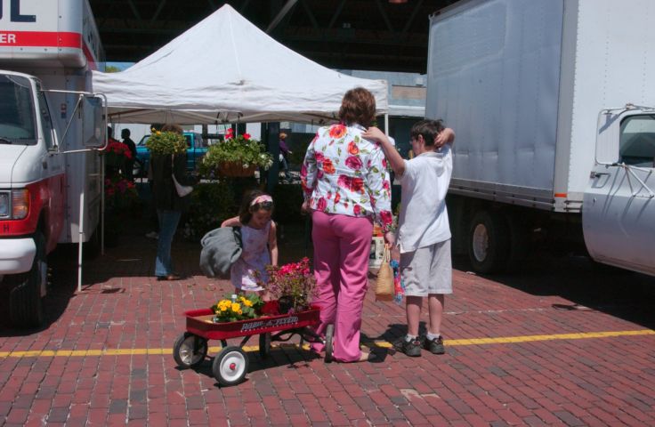 Picture - Mother's Day Marked The Beginning Of 'Flower City Days At The Market' Drawing Many Mom's And Their Little Helpers. May 8th 2005 POD.- Rochester NY Picture Of The Day from RocPic.Com spring summer fall winter pictures photos images people buildings events concerts festivals photo image at new images daily Rochester New York Fall I Love NY I luv NY Rochester New York 2004 POD view picture photo image pictures photos images
